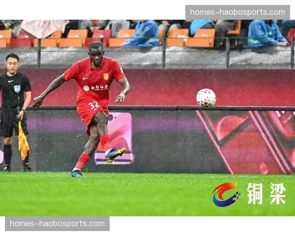 成都蓉城领先后防守专注度下降 被重庆铜梁龙高位逼抢打乱节奏